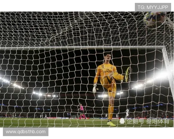 库尔图瓦与诺伊尔：传统门神和清道夫型门将的定位对比分析