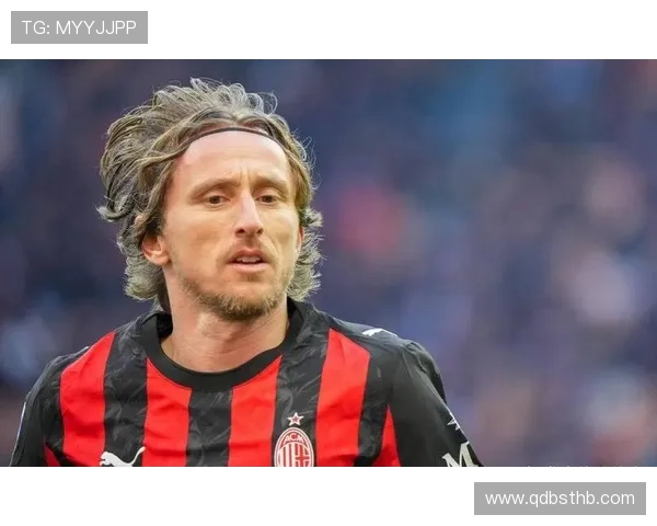 AC米兰中场彻底乱了，越想控场越失控？