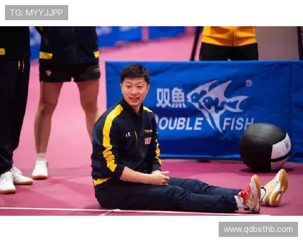 张帅训练完直接拎爱马仕去吃路边摊