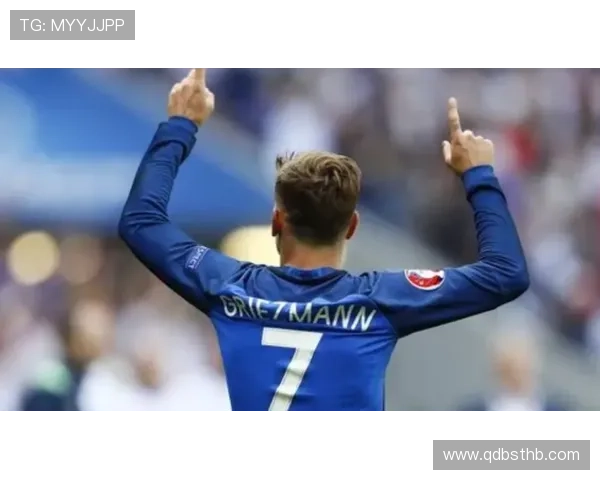 李梓嘉练球间隙居然抱着金链子甩，感觉他家DNA都是贵族范儿…